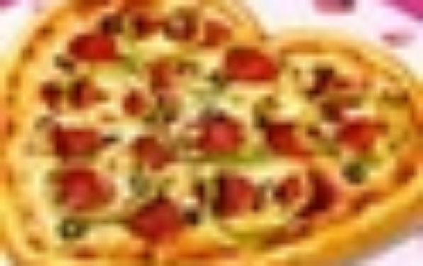 美味的心形比萨