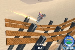 《特技摩托竞赛》游戏截图1 《特技摩托竞赛》游戏截图1
