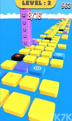 《跳跃紫方块》游戏截图4 《跳跃紫方块》游戏截图4