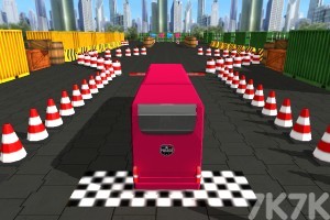 《停靠警用大巴车》游戏截图1 《停靠警用大巴车》游戏截图1