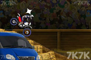 《特技摩托》游戏截图4 《特技摩托》游戏截图4