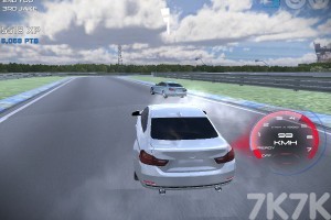 《公路汽车赛》游戏截图1 《公路汽车赛》游戏截图1