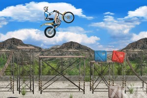 《摩托障碍大赛2》游戏截图2 《摩托障碍大赛2》游戏截图2