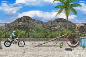 《摩托障碍大赛2》游戏截图1 《摩托障碍大赛2》游戏截图1