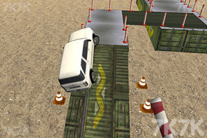 《障碍场地停车》游戏截图3 《障碍场地停车》游戏截图3