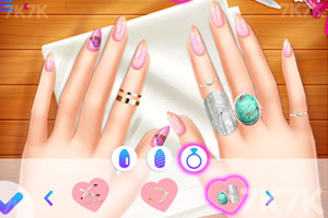 《潮流DIY服装》游戏截图2 《潮流DIY服装》游戏截图2