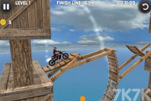 《极限摩托挑战》游戏截图2 《极限摩托挑战》游戏截图2