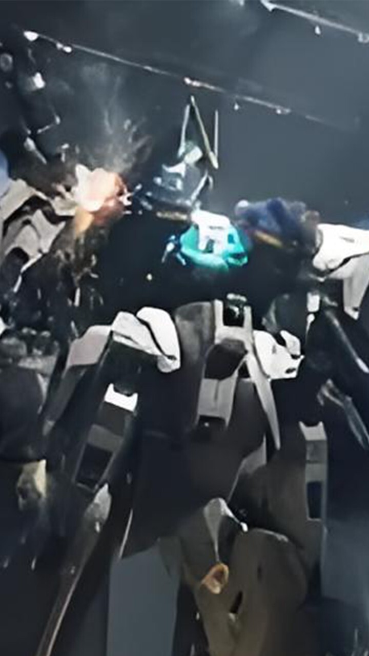 《变形机甲英雄》游戏截图3